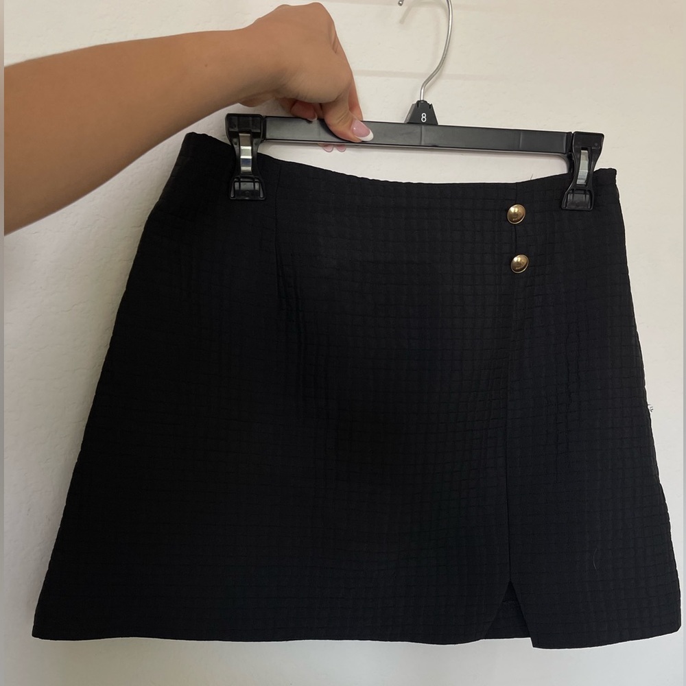 Black shirt Zara skirt 🖤